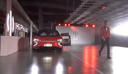 跨界營銷新典范 高合汽車聯動Scabal工廠走秀，重構汽車銷售體驗